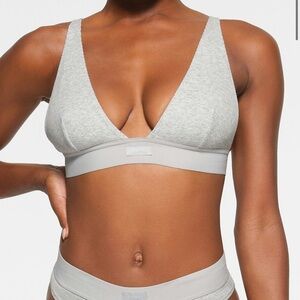 SKIMS Plunge Bralette